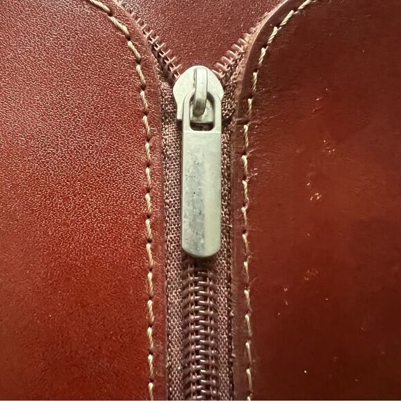 Vera Pelle Italy Small Brown
Leather Zip Front Crossbody
Bag, 7.5" x7.5" - Picture 6 of 16